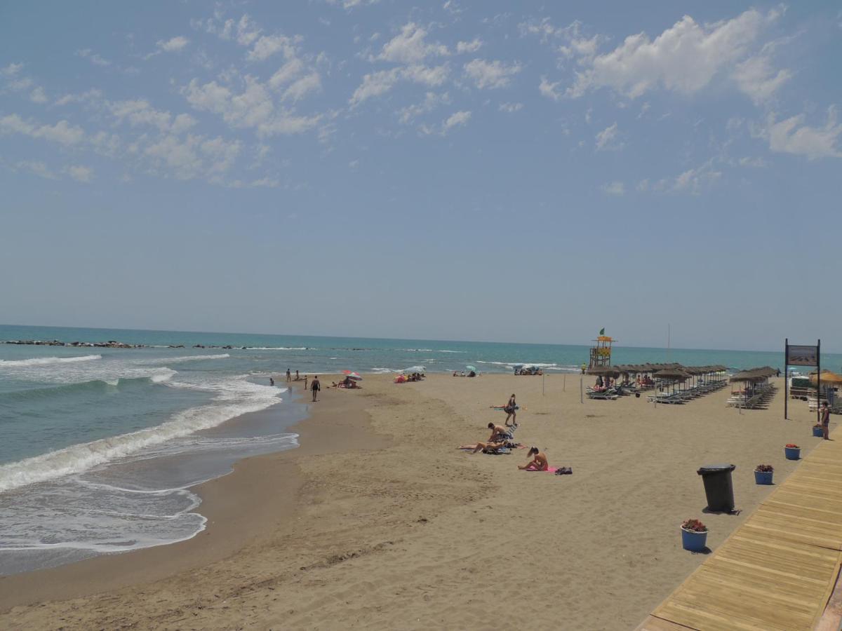 Las Gaviotas Beach - Playa - Sea Front - Frente Al Mar Appartement Benalmádena Buitenkant foto